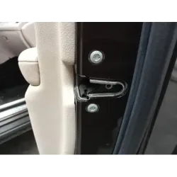 Serrure de porte avant...